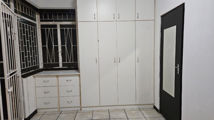 To Let 1 Bedroom Property for Rent in Rouxpark Western Cape